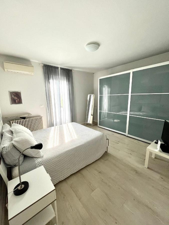 Your Familyapartment In Sirmione Exterior foto